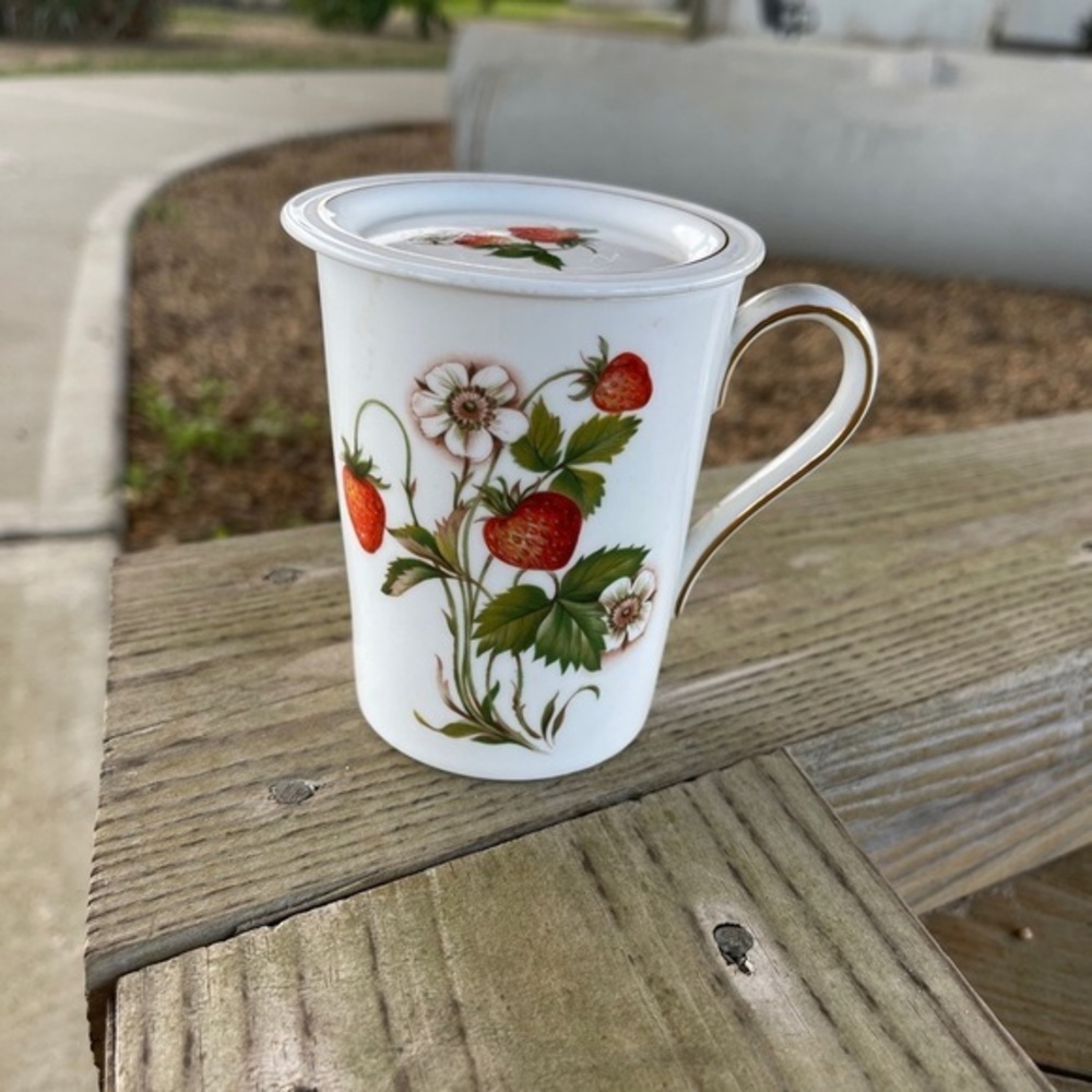 Oakley China Ltd. vintage bone china strawberry coffee tea with lid/tea bag rest